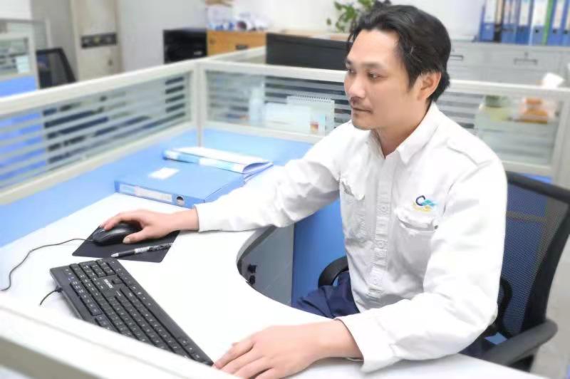 南寧僑虹新材料股份有限公司生產部車間副主任盧江.jpg