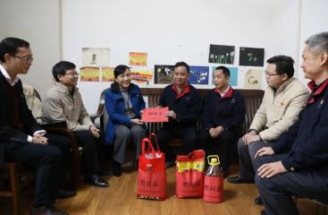 噓寒問暖真情至 踐行初心暖人心 | 農投集團黨委副書記、工會主席、職工董事岑宛玙到南寧糖業明陽糖廠慰問困難職工
