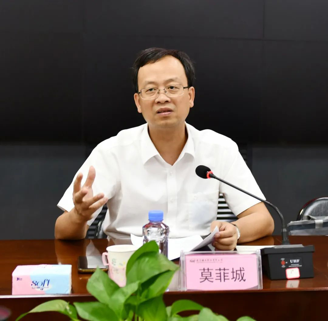 莫菲城對香山公司下一步工作作重要指示.jpg