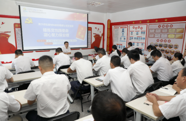 李建華到僑虹公司黨支部上黨課
