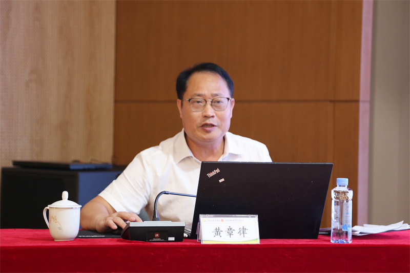 黨群工作部主任黃章律圍繞“國(guó)有企業(yè)基層黨建工作要求”開展培訓(xùn).jpg